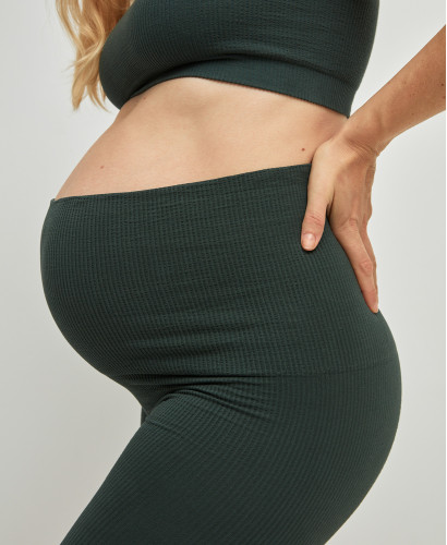 Nahtlose Schwangerschaft-Biker Shorts gerippte Bio-Baumwolle grün