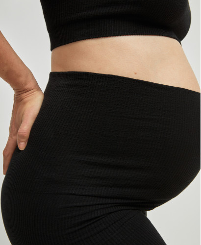 Nahtlose Schwangerschaft-Biker Shorts aus gerippter Bio-Baumwolle schwarz