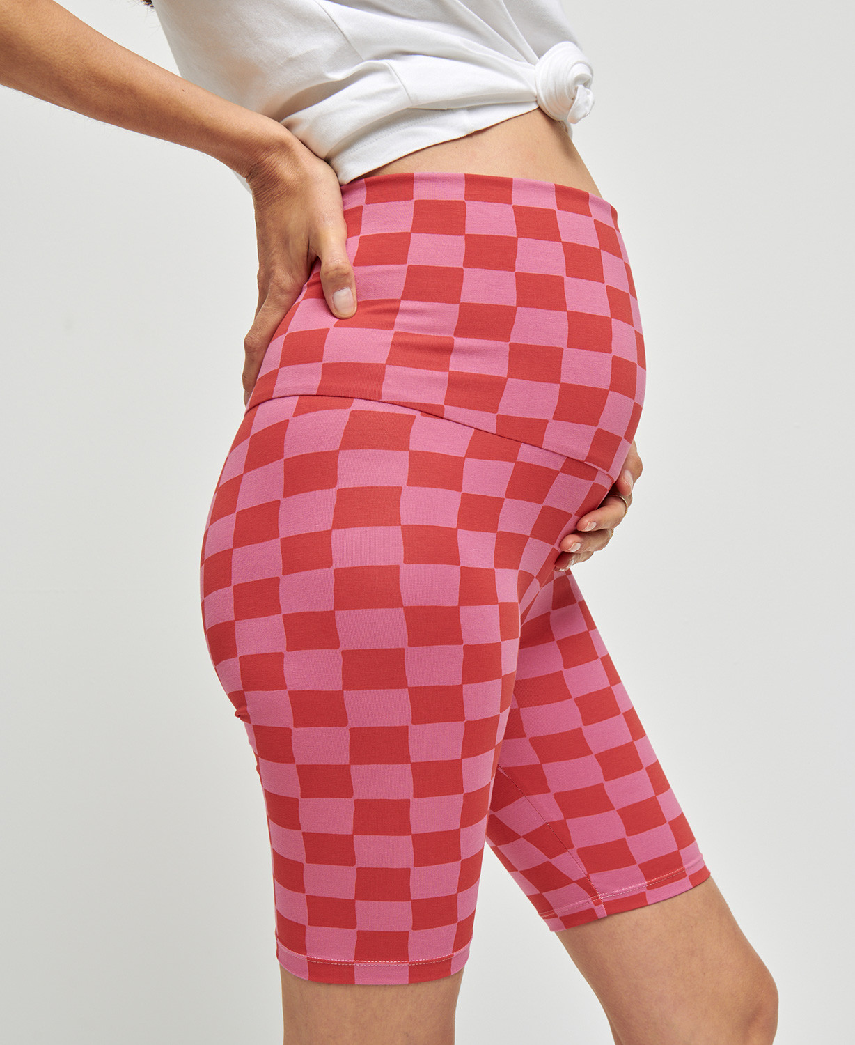 Schwangerschaft-Biker Shorts mit Karo Rosa/Rot aus Bio-Baumwolle